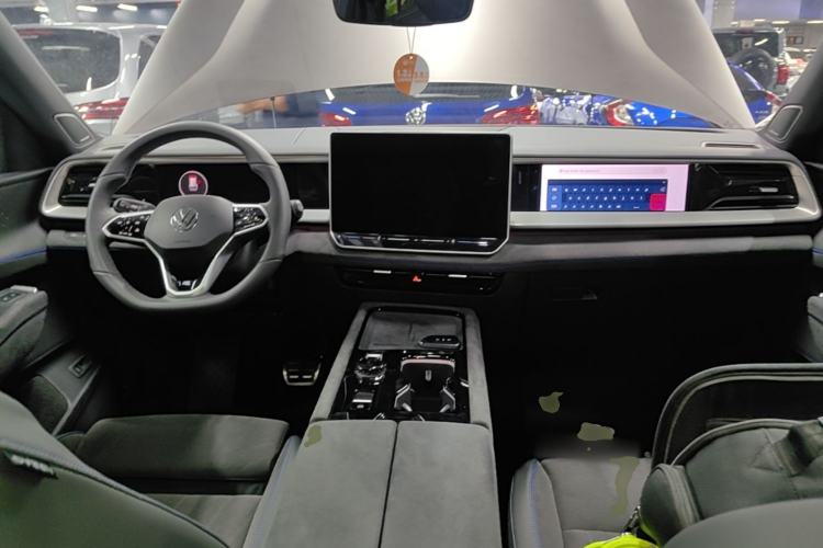 Used Volkswagen Teramont 2025 Tiguan Pro 450TSI Four-Wheel Drive Summit Edition Center Console