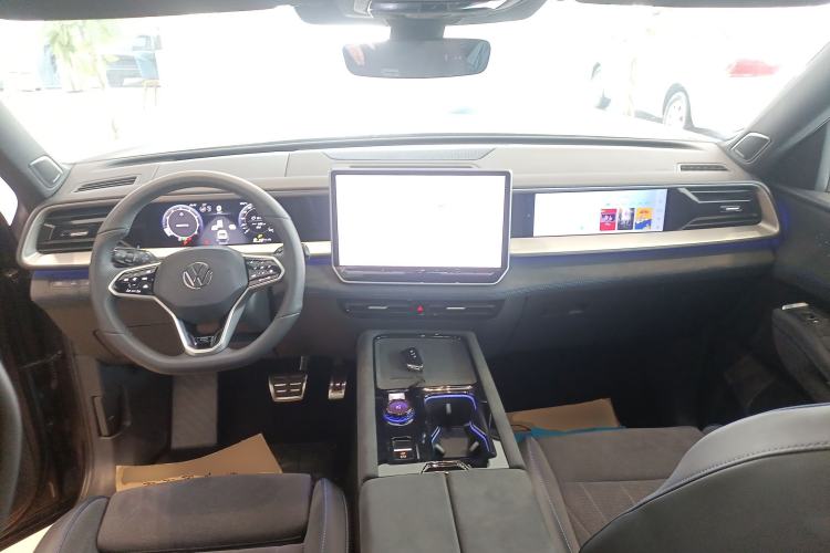 Used Volkswagen Teramont 2025 Tiguan Pro 450TSI Four-Wheel Drive Summit Edition Center Console