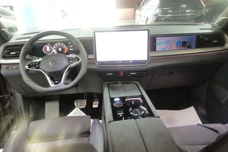 Used Volkswagen Teramont 2025 Tiguan Pro 450TSI Four-Wheel Drive Summit Edition Center Console
