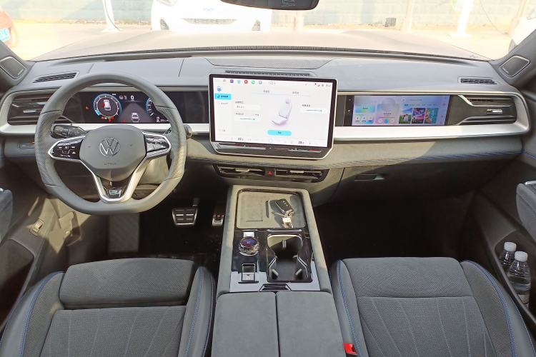 Used Volkswagen Teramont 2025 Tiguan Pro 450TSI Four-Wheel Drive Summit Edition Center Console