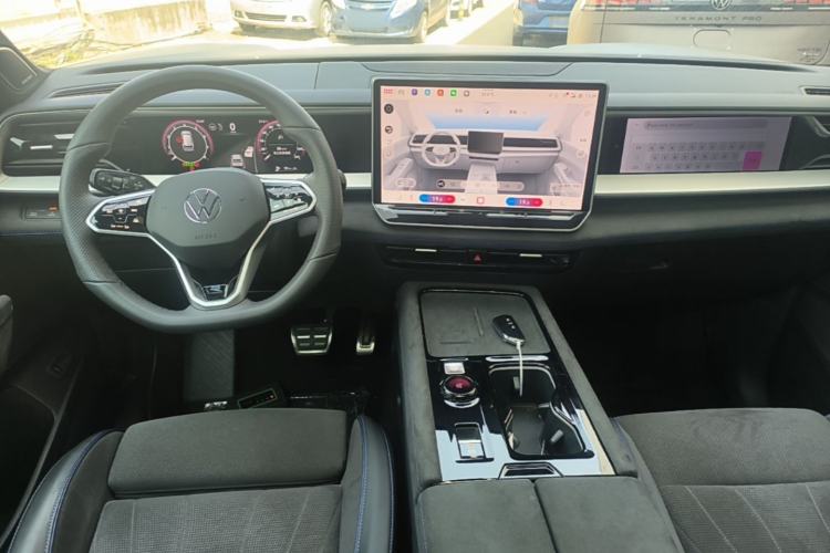 Used Volkswagen Teramont 2025 Tiguan Pro 450TSI Four-Wheel Drive Summit Edition Center Console
