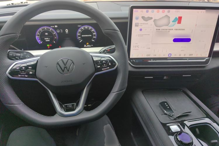 Used Volkswagen Teramont 2025 Tiguan Pro 450TSI 4Motion Crosswind Edition Center Console