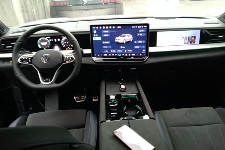 Used Volkswagen Teramont 2025 Tiguan Pro 450TSI Four-Wheel Drive Summit Edition Center Console