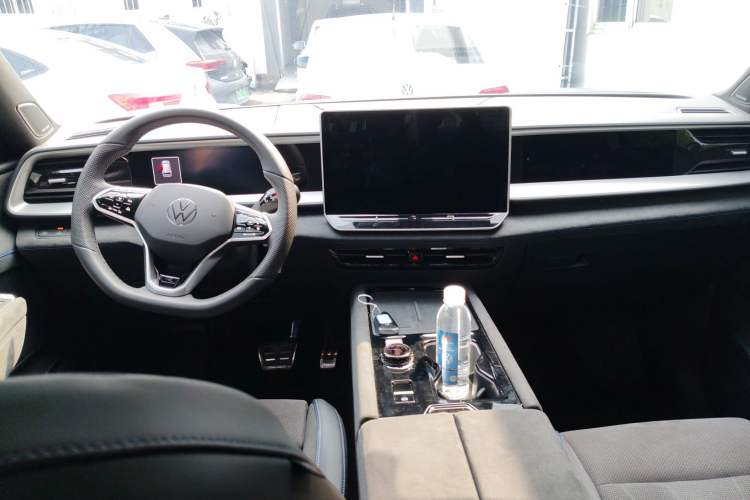 Used Volkswagen Teramont 2025 Tiguan Pro 450TSI Four-Wheel Drive Summit Edition Center Console