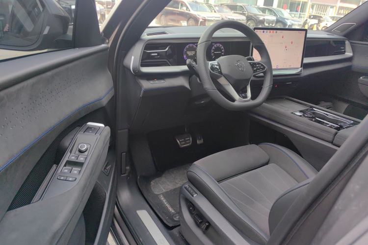 Used Volkswagen Teramont 2025 Tiguan Pro 450TSI 4Motion Crosswind Edition Driver Seat