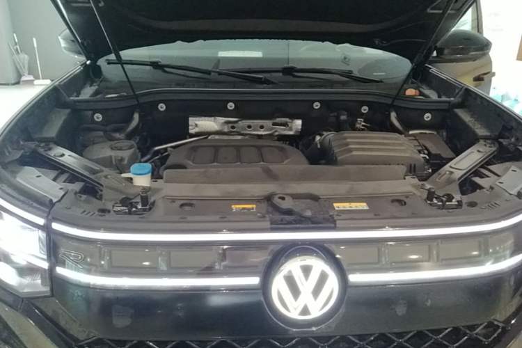 Used Volkswagen Teramont 2025 Tiguan Pro 450TSI Four-Wheel Drive Summit Edition Engine Bay