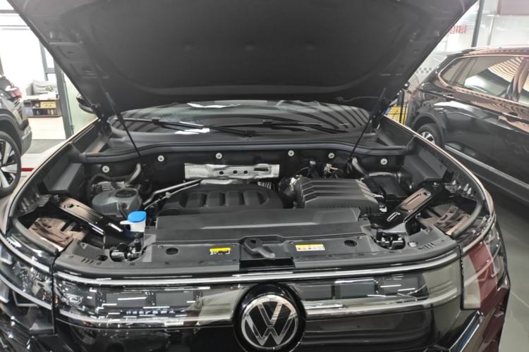 Used Volkswagen Teramont 2025 Tiguan Pro 450TSI Four-Wheel Drive Summit Edition Engine Bay