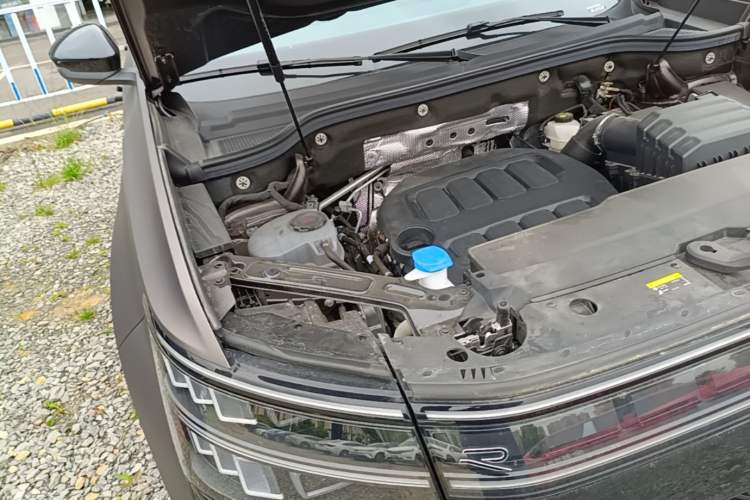 Used Volkswagen Teramont 2025 Tiguan Pro 450TSI Four-Wheel Drive Summit Edition Engine Bay Right