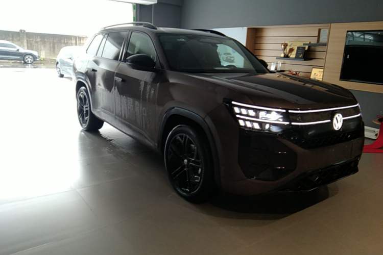 Used Volkswagen Teramont 2025 Tiguan Pro 450TSI Four-Wheel Drive Summit Edition Front Right 45 Deg