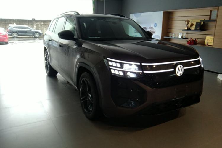 Used Volkswagen Teramont 2025 Tiguan Pro 450TSI Four-Wheel Drive Summit Edition Front Right 45 Deg