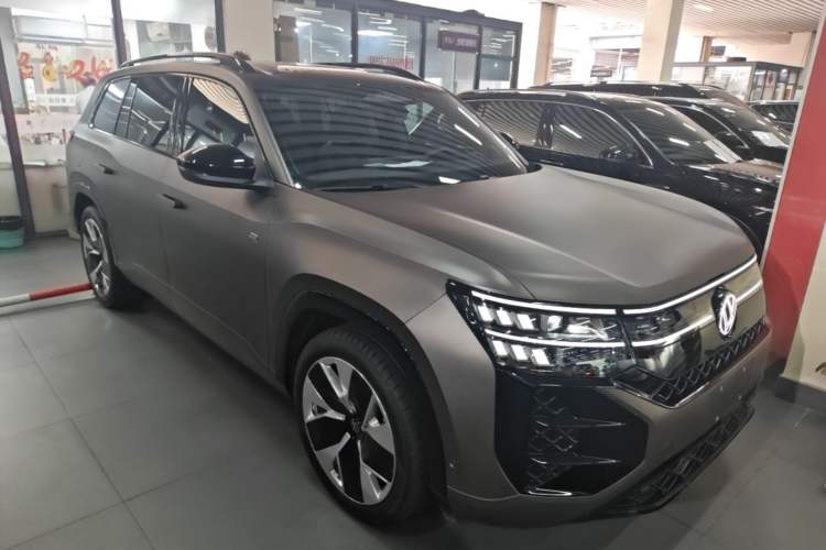 Used Volkswagen Teramont 2025 Tiguan Pro 450TSI Four-Wheel Drive Summit Edition Front Right 45 Deg