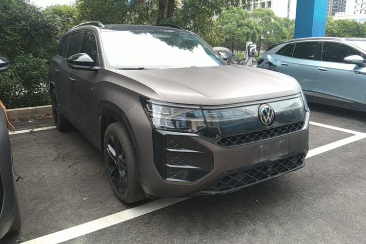 Used Volkswagen Teramont 2025 Tiguan Pro 450TSI Four-Wheel Drive Summit Edition Front Right 45 Deg