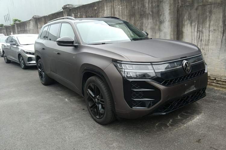 Used Volkswagen Teramont 2025 Tiguan Pro 450TSI Four-Wheel Drive Summit Edition Front Right 45 Deg