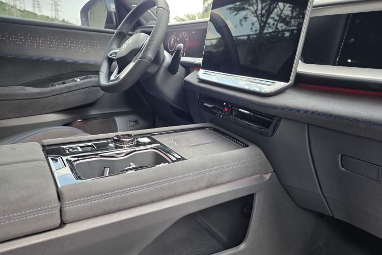 Used Volkswagen Teramont 2025 Tiguan Pro 450TSI Four-Wheel Drive Summit Edition Interior 12