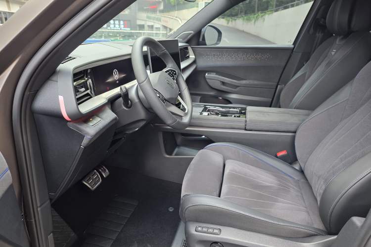 Used Volkswagen Teramont 2025 Tiguan Pro 450TSI Four-Wheel Drive Summit Edition Interior 3