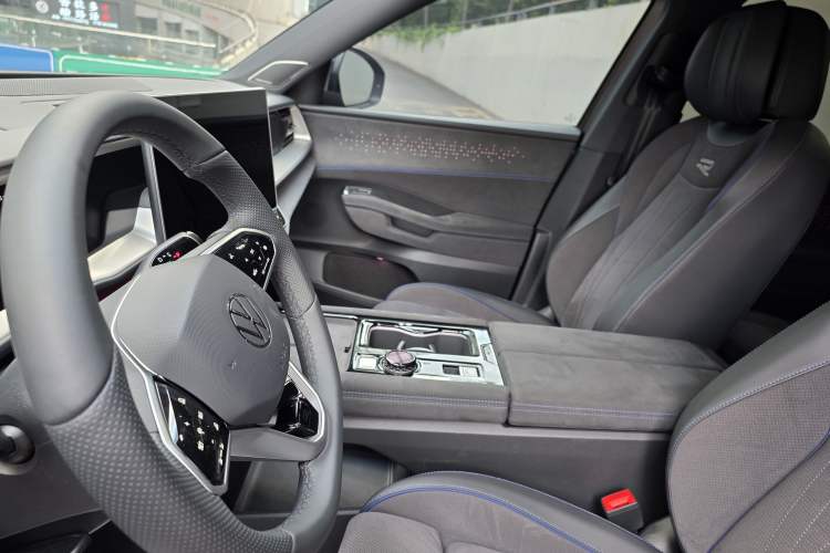 Used Volkswagen Teramont 2025 Tiguan Pro 450TSI Four-Wheel Drive Summit Edition Interior 8