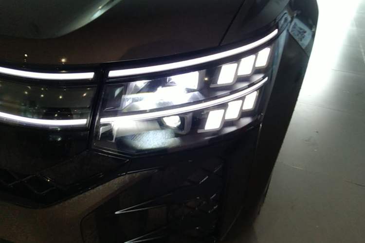 Used Volkswagen Teramont 2025 Tiguan Pro 450TSI Four-Wheel Drive Summit Edition Left Front Headlight