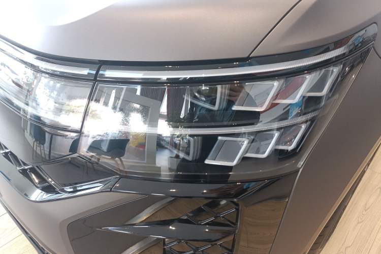 Used Volkswagen Teramont 2025 Tiguan Pro 450TSI Four-Wheel Drive Summit Edition Left Front Headlight