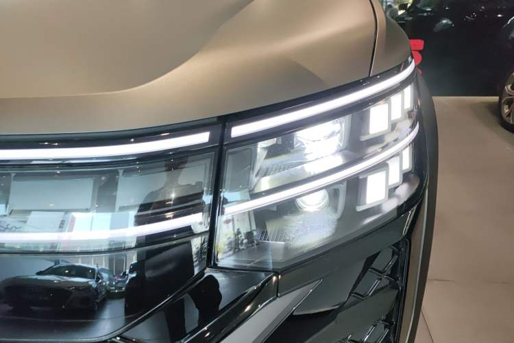 Used Volkswagen Teramont 2025 Tiguan Pro 450TSI Four-Wheel Drive Summit Edition Left Front Headlight