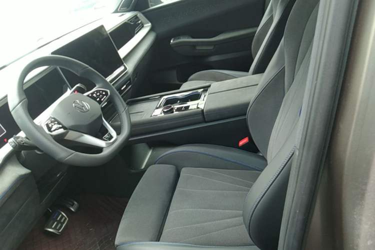 Used Volkswagen Teramont 2025 Tiguan Pro 450TSI Four-Wheel Drive Summit Edition Left Front Seat