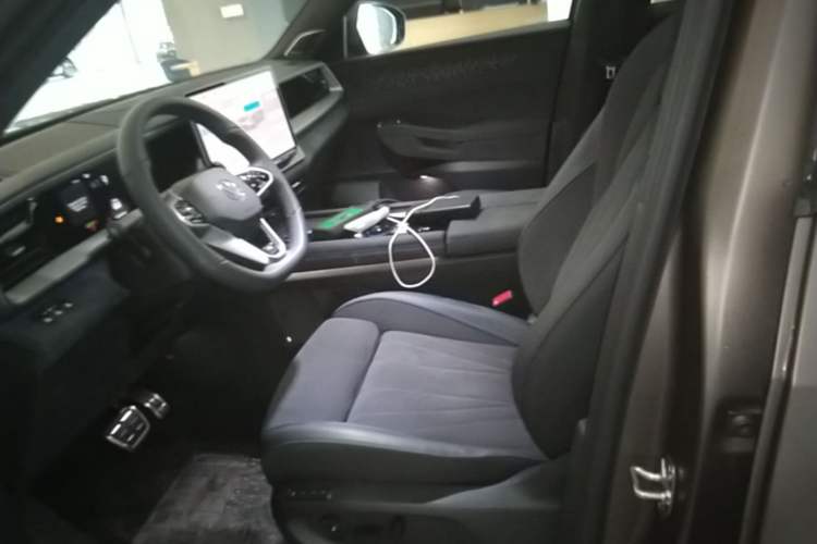 Used Volkswagen Teramont 2025 Tiguan Pro 450TSI Four-Wheel Drive Summit Edition Left Front Seat
