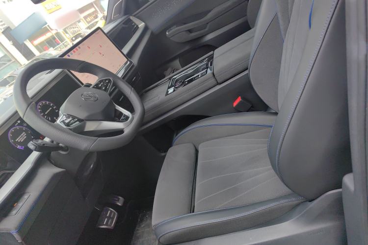 Used Volkswagen Teramont 2025 Tiguan Pro 450TSI 4Motion Crosswind Edition Left Front Seat