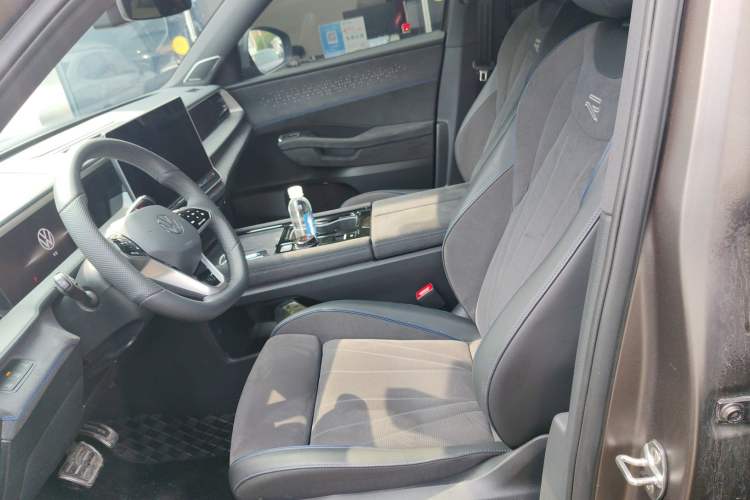 Used Volkswagen Teramont 2025 Tiguan Pro 450TSI Four-Wheel Drive Summit Edition Left Front Seat