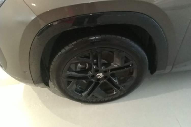 Used Volkswagen Teramont 2025 Tiguan Pro 450TSI Four-Wheel Drive Summit Edition Left Front Wheel Hub