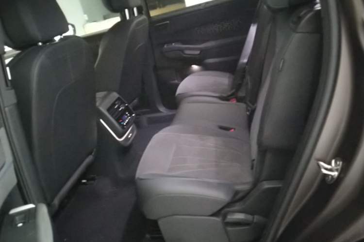 Used Volkswagen Teramont 2025 Tiguan Pro 450TSI Four-Wheel Drive Summit Edition Left Rear Seat