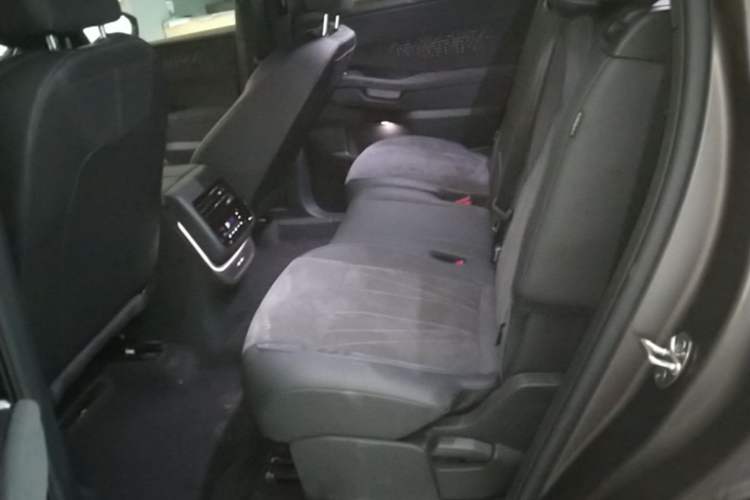 Used Volkswagen Teramont 2025 Tiguan Pro 450TSI Four-Wheel Drive Summit Edition Left Rear Seat