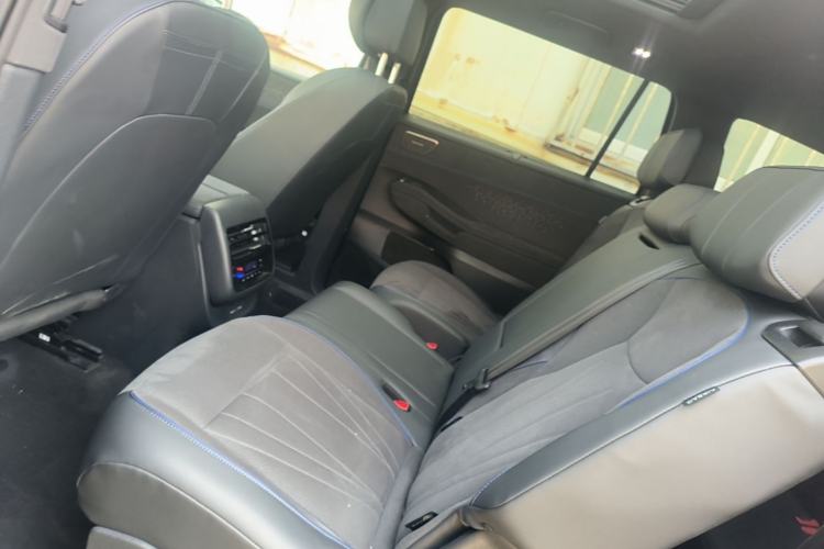 Used Volkswagen Teramont 2025 Tiguan Pro 450TSI Four-Wheel Drive Summit Edition Left Rear Seat