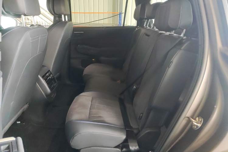 Used Volkswagen Teramont 2025 Tiguan Pro 450TSI Four-Wheel Drive Summit Edition Left Rear Seat