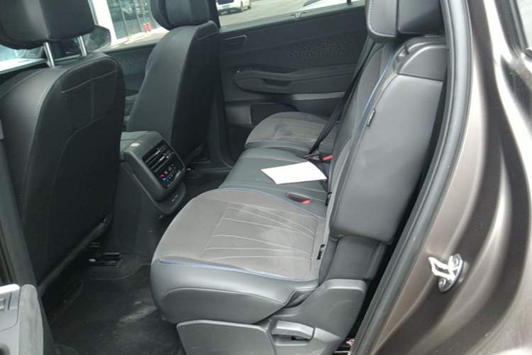 Used Volkswagen Teramont 2025 Tiguan Pro 450TSI Four-Wheel Drive Summit Edition Left Rear Seat