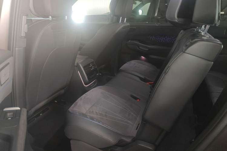 Used Volkswagen Teramont 2025 Tiguan Pro 450TSI Four-Wheel Drive Summit Edition Left Rear Seat