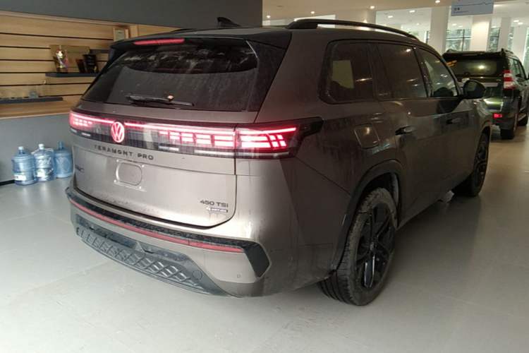 Used Volkswagen Teramont 2025 Tiguan Pro 450TSI Four-Wheel Drive Summit Edition Rear Right 45 Deg