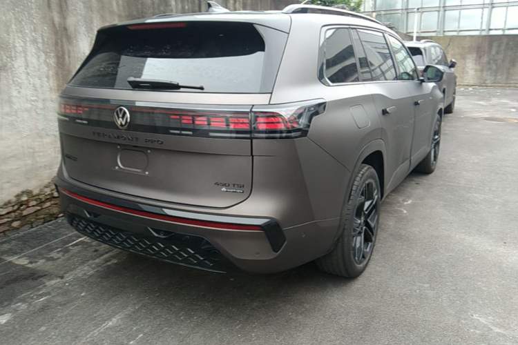Used Volkswagen Teramont 2025 Tiguan Pro 450TSI Four-Wheel Drive Summit Edition Rear Right 45 Deg