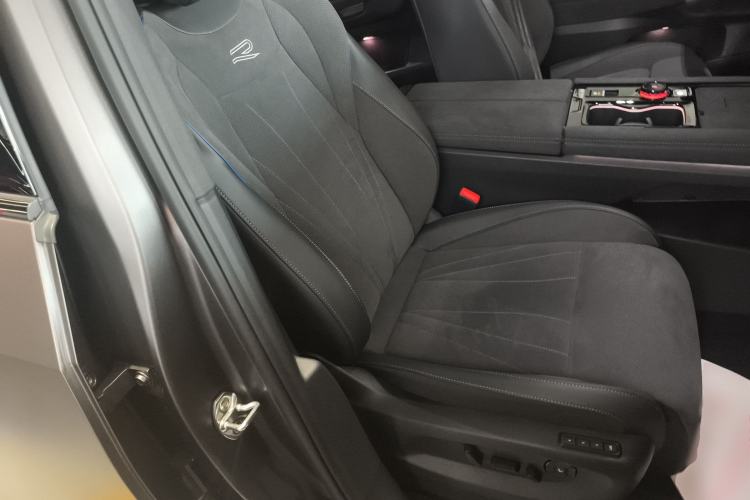 Used Volkswagen Teramont 2025 Tiguan Pro 450TSI Four-Wheel Drive Summit Edition Right Front Seat