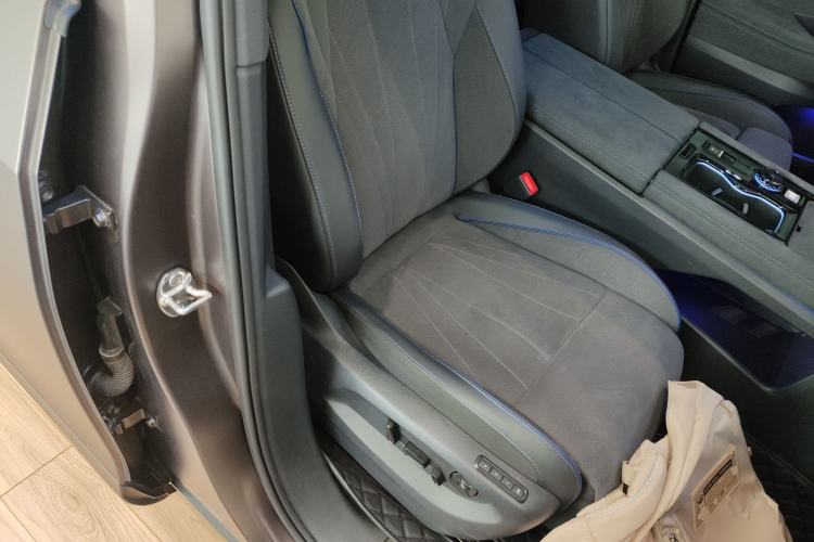 Used Volkswagen Teramont 2025 Tiguan Pro 450TSI Four-Wheel Drive Summit Edition Right Front Seat