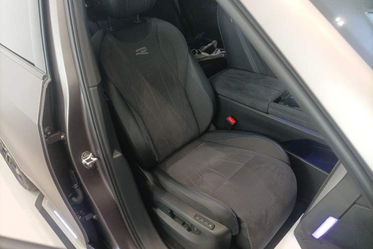 Used Volkswagen Teramont 2025 Tiguan Pro 450TSI Four-Wheel Drive Summit Edition Right Front Seat