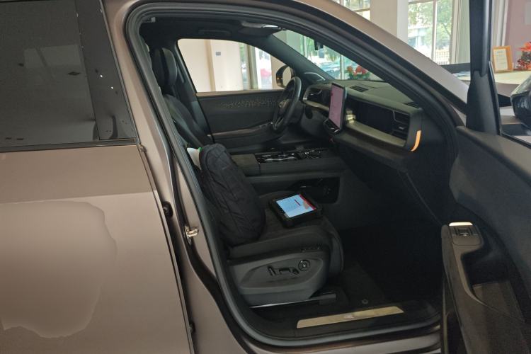 Used Volkswagen Teramont 2025 Tiguan Pro 450TSI Four-Wheel Drive Summit Edition Right Front Seat