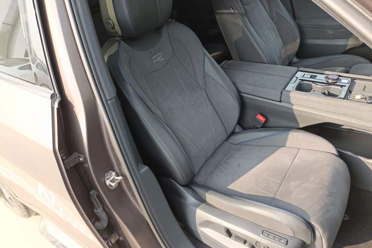 Used Volkswagen Teramont 2025 Tiguan Pro 450TSI Four-Wheel Drive Summit Edition Right Front Seat