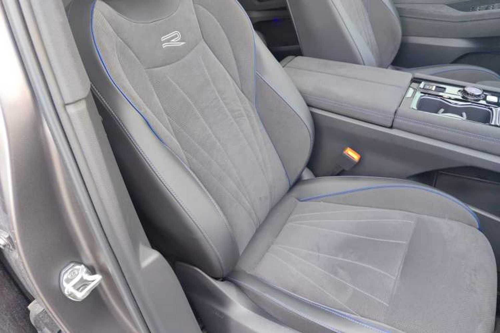 Used Volkswagen Teramont 2025 Tiguan Pro 450TSI 4Motion Crosswind Edition Right Front Seat