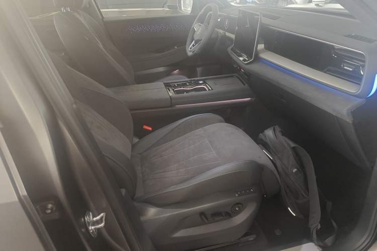 Used Volkswagen Teramont 2025 Tiguan Pro 450TSI Four-Wheel Drive Summit Edition Right Front Seat