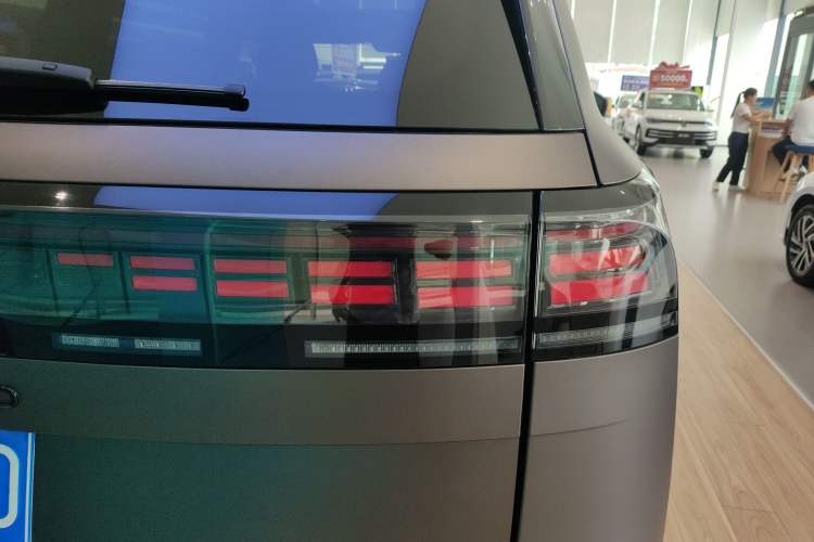 Used Volkswagen Teramont 2025 Tiguan Pro 450TSI Four-Wheel Drive Summit Edition Right Rear Taillight