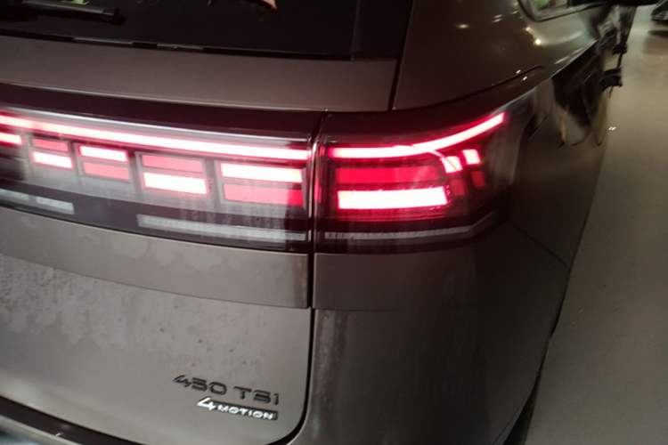 Used Volkswagen Teramont 2025 Tiguan Pro 450TSI Four-Wheel Drive Summit Edition Right Rear Taillight