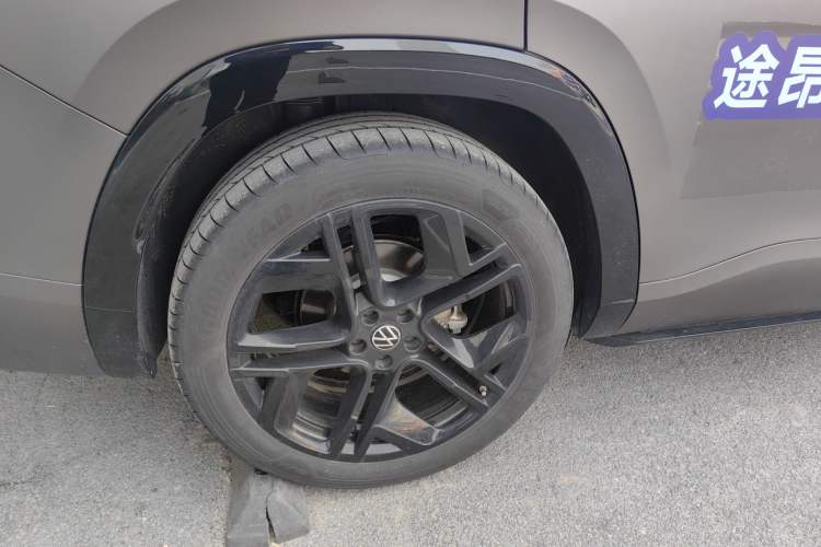 Used Volkswagen Teramont 2025 Tiguan Pro 450TSI 4Motion Crosswind Edition Right Rear Wheel Hub