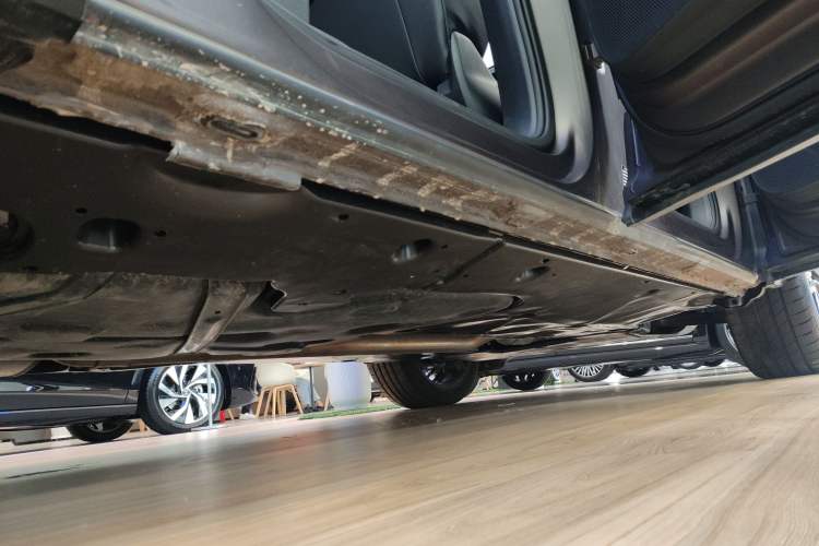 Used Volkswagen Teramont 2025 Tiguan Pro 450TSI Four-Wheel Drive Summit Edition Right Side Sill