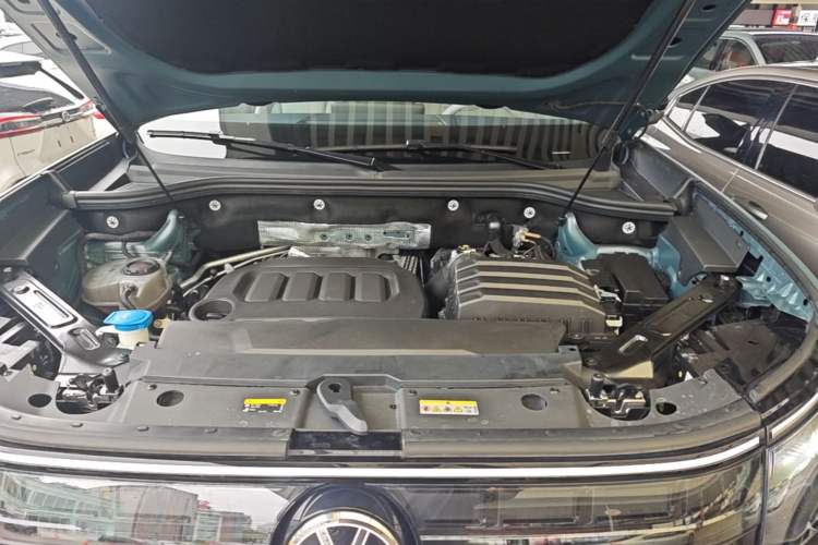 Used Volkswagen Teramont 2025 Tiguan Pro 450TSI 4Motion Crosswind Edition Engine Bay