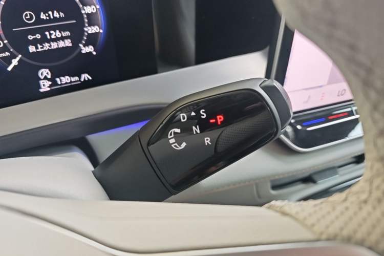 Used Volkswagen Teramont 2025 Tiguan Pro 450TSI 4Motion Crosswind Edition Gear Lever