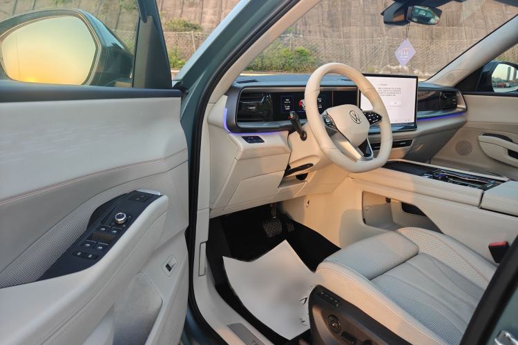 Used Volkswagen Teramont 2025 Tiguan Pro 450TSI 4Motion Crosswind Edition Interior 12
